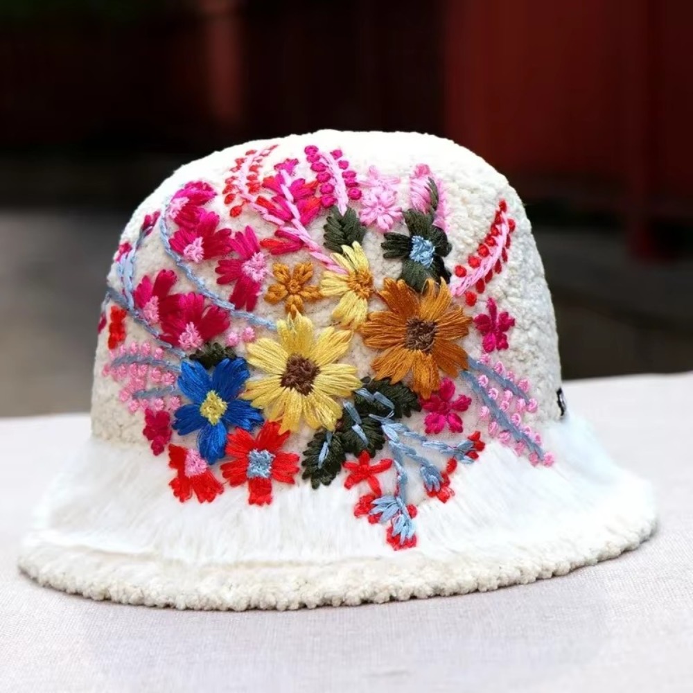 Winter Ethnic Fashion For Women - 女性のためのエスニックスタイルの刺繍ボンネット,ビンテージキャップ,帽子,保護,防風,ファッショナブルなストリートウェア,暖かく保つ,冬