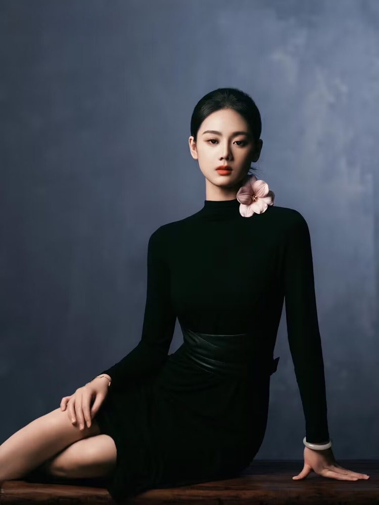 2026 新ファッションシンプルなハイエンド黒ポートレート写 - Ethnic Fashion Studio のレビューと価格
