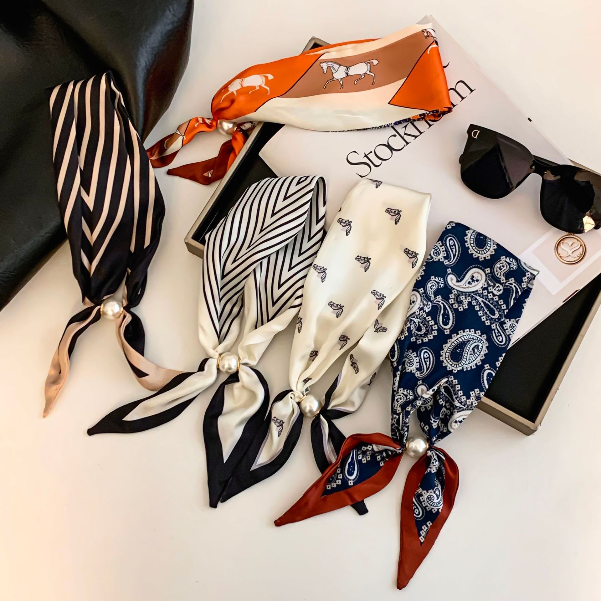 カシューフラワーシルクスカーフ、女性用エフォートレスカラーボ - Ethnic Fashion Collection のレビューと価格