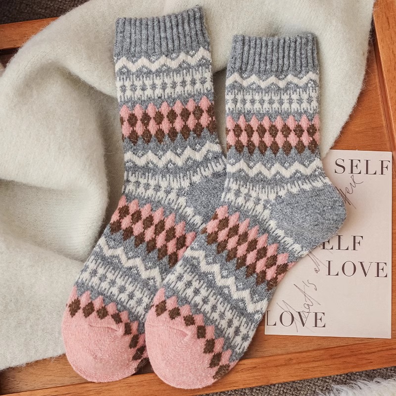 1/5 ペアの秋と冬の女性レトロミッドチューブソックスファッ - Winter Ethnic Fashion For Women のレビューと価格
